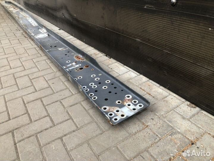 1673316 Лонжерон левый Daf XF106