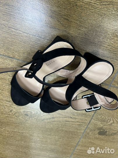 Босоножки 35 размер