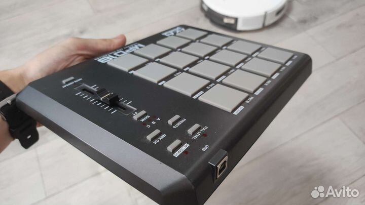 Akai MPD-18 драм-машина midi клавиатура