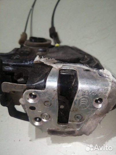 Замок двери Toyota Corolla E150