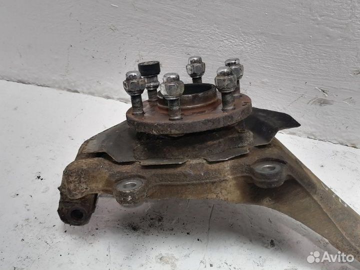 Кулак поворотный передний левый Nissan Navara 2.5