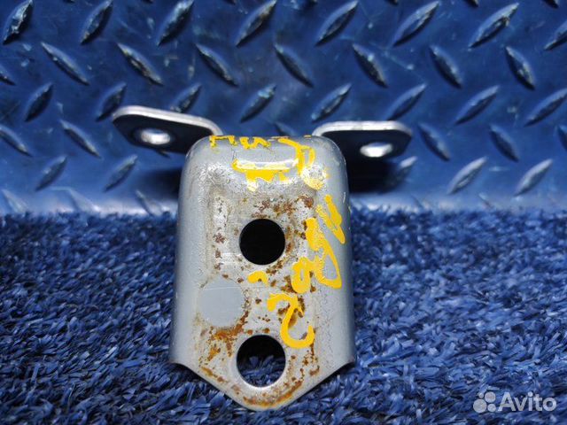 Петля двери нижняя правая Mazda 3 BL