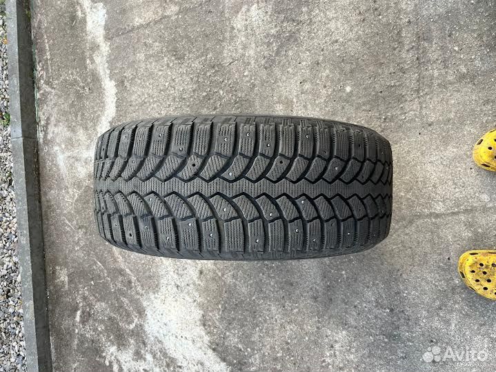 Bridgestone Blizzak Spike-01 225/55 R16 95T