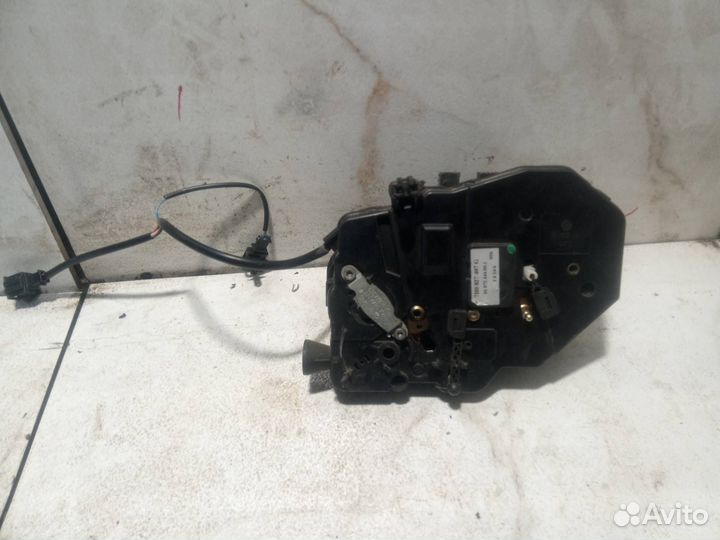 Замок крышки багажника Volkswagen Multivan T5 2006