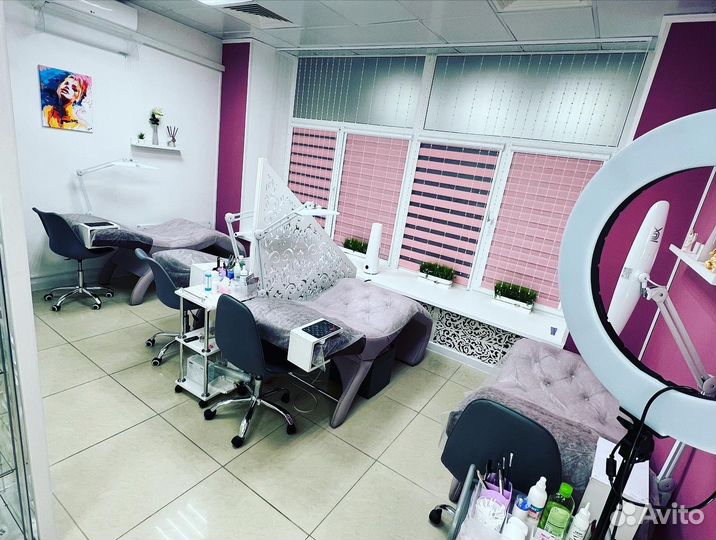 Мастер по наращиванию ресниц