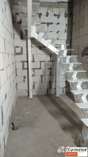 Изготовление современной лестницы на косоурах