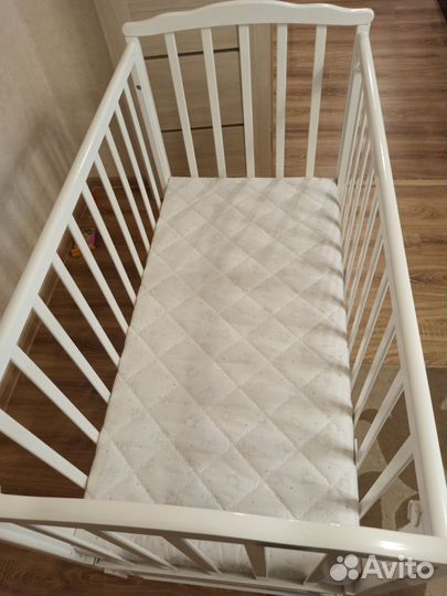 Детская кровать с маятником