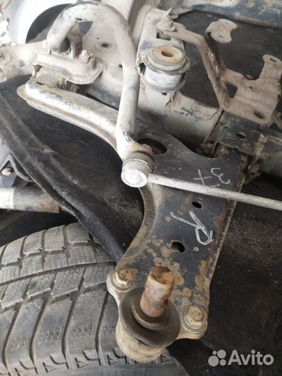 Рычаги подвески передние правые Opel Zafira B 1.8