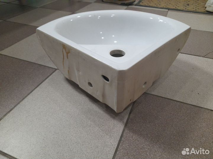 Раковина в ванную бу угловая