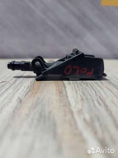 Форсунка омывателя Volkswagen polo 5