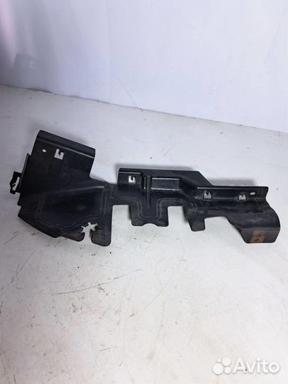 Воздуховод радиатора правый VW Passat (B6) 2005-2