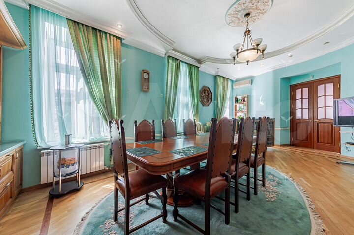 6-к. квартира, 240 м², 5/6 эт.