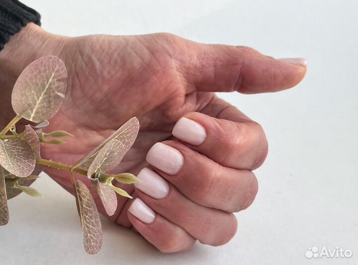 Требуется модель на маникюр