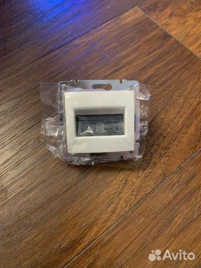 RJ45 Legrand Valena белая