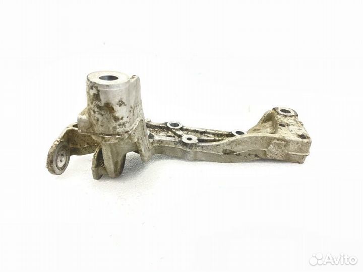 Крепление рычага подвески переднее левое Skoda