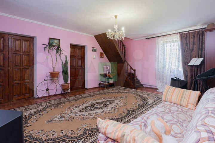 Дом 220 м² на участке 8 сот.