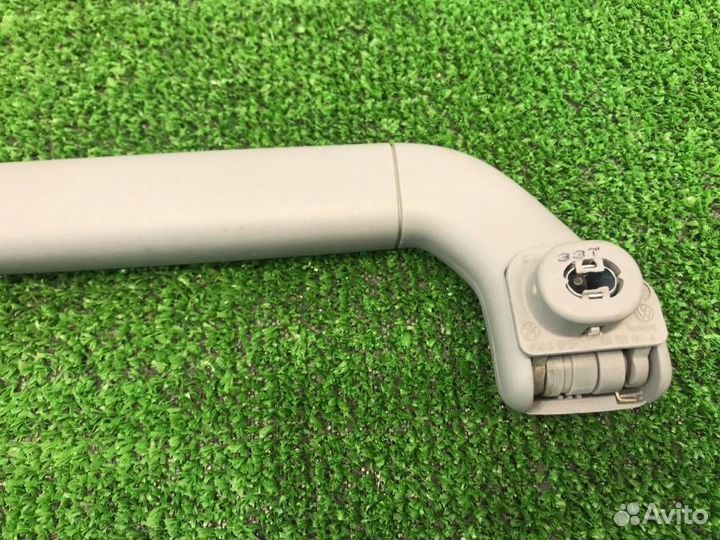 Ручка потолка передняя левая Volkswagen Touareg 7L