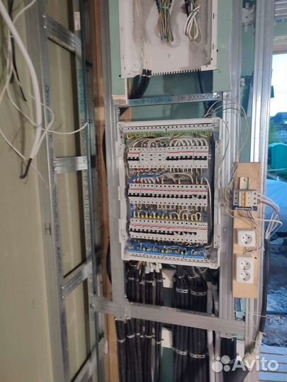 Электромонтаж в домах и квариирах. электрик