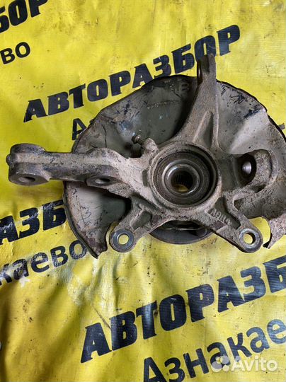 Передний правый поворотный кулак Honda Civic Hybri