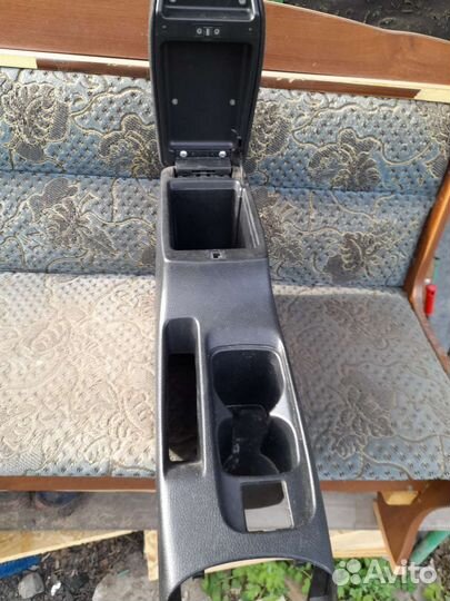 Подлокотник на Митсубиси Лансер 9