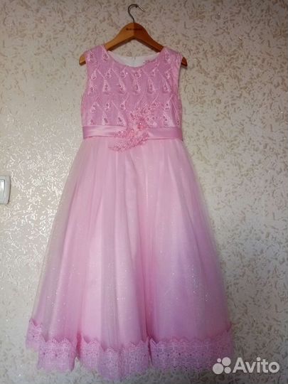 Платье для девочки, в отличном состоянии