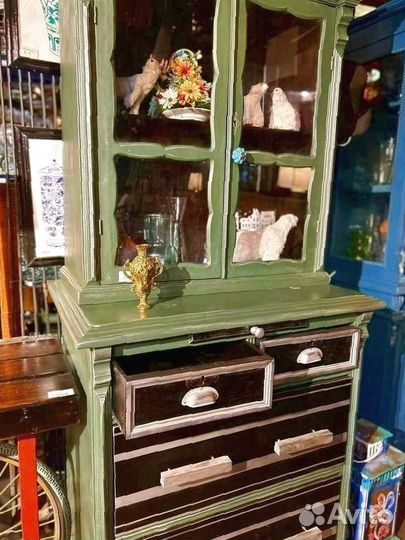 Буфет антикварный зеленого цвета