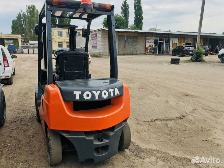 Вилочный погрузчик Toyota 62-8FD20, 2007