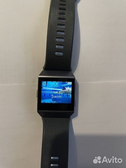 Смарт часы FitBit ionic