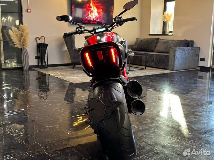 Ducati Diavel Carbon