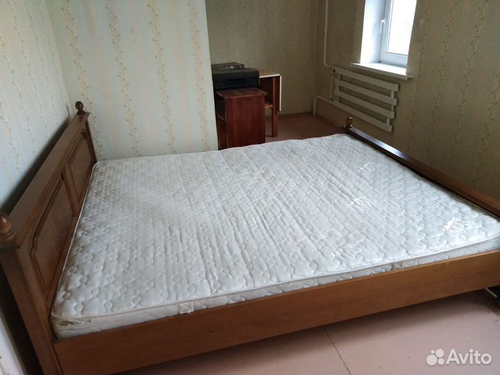 Кровать двухспальная с матрасом бу 160 200