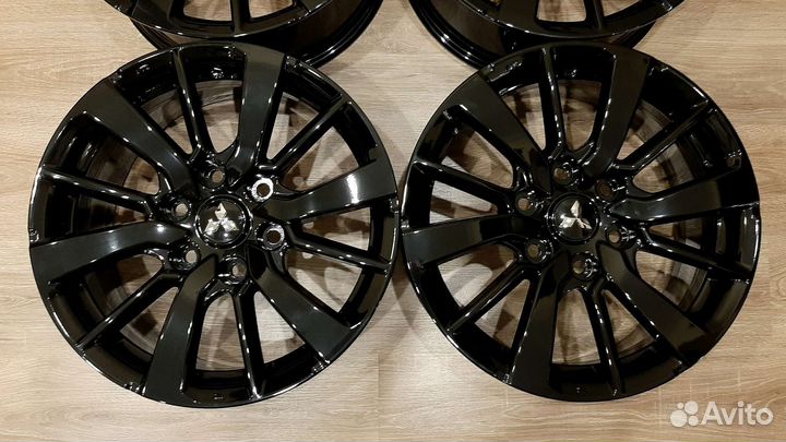 Оригинальные диски Mitsubishi Pajero Sport R18 4шт