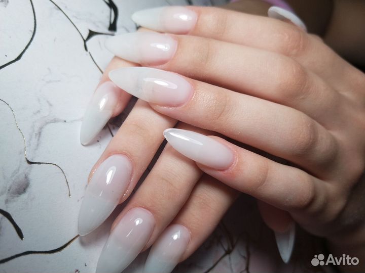Модель на маникюр