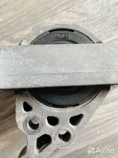 Правая опора двигателя Mazda 3 bk 1,6