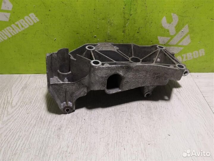 Кронштейн генератора Шкода Октавия А4