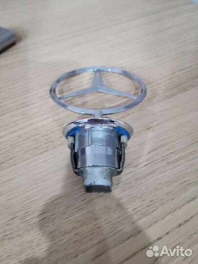 Эмблема на капот MercedesBenz