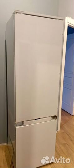 Встраиваемый холодильник Hotpoint