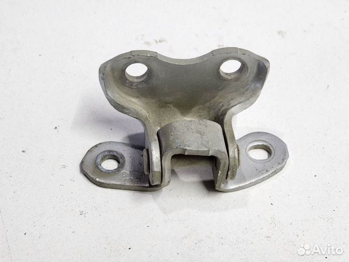 Петля двери нижняя передняя левая Toyota Camry