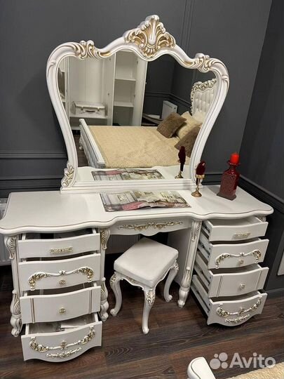 Спальный гарнитур