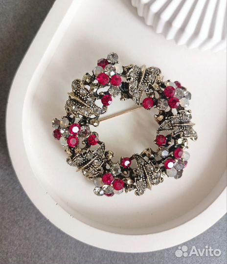 Шикарная брошь в стиле винтаж