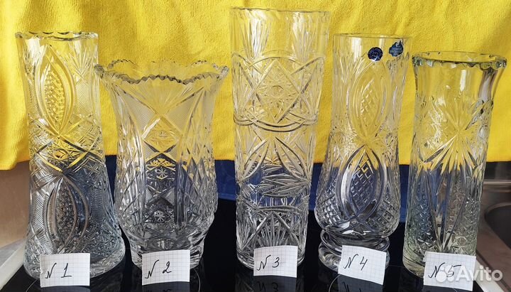 Высокие хрустальные вазы для цветов