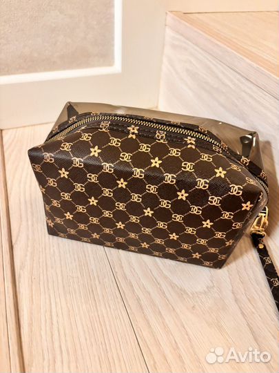 Подарочный набор косметики в косметичке