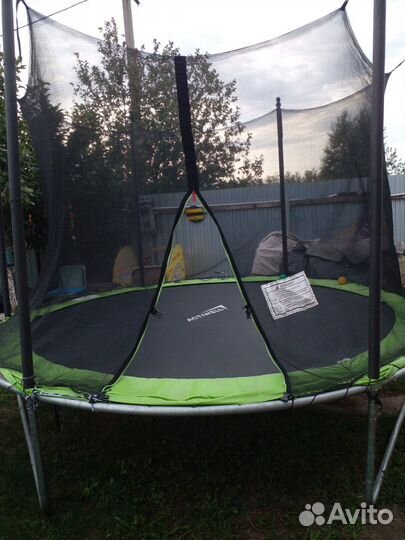 Батут с защитной сеткой