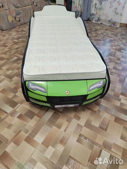 Детская кровать машинка