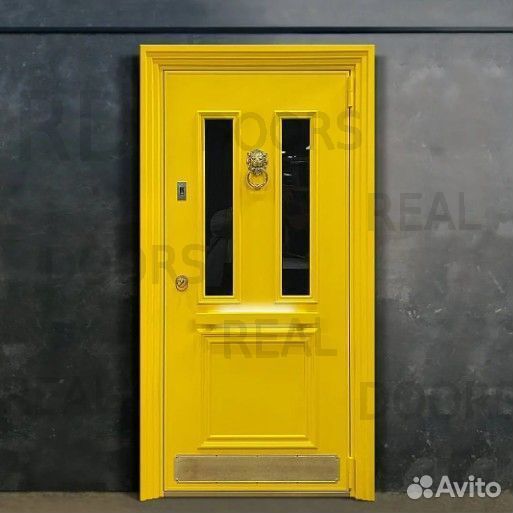 Желтая входная термо дверь с окнами для улицы