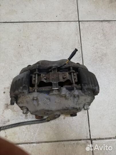 Суппорт передний правый Mercedes-Benz S-Class W221