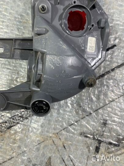 Противотуманная фара задняя левая Toyota Rav4 XA40