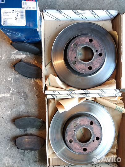 Тормозной диск передний Toyota Corolla E180