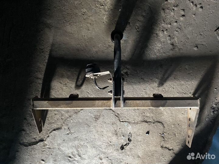 Фаркоп на гранту седан