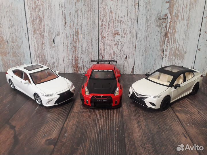 Машинки коллекционные 1/24