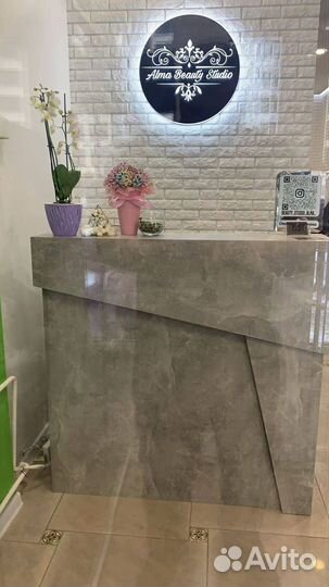 Стойки ресепшн